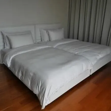 Rent this 2 bed apartment on Hansar Hotel in Soi Mahatlek Luang 2, Mahatlek Luang