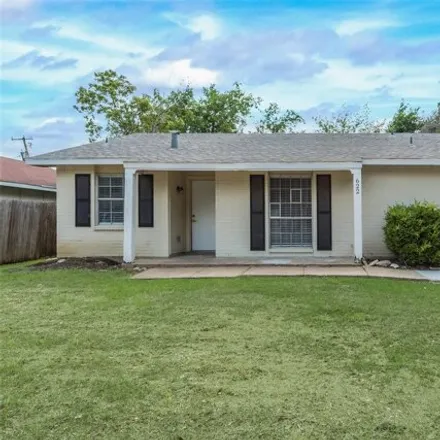 Rent this 3 bed house on 662 Hillcrest Street in Mansfield, TX 76063