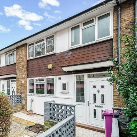 Rent this 3 bed townhouse on 19 Knottisford Street in London, E2 0RP