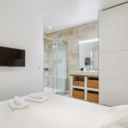 Rent this 2 bed apartment on Direction Régionale des Finances Publiques d'Île-de-France et de Paris - Site Réaumur in 94 Rue Réaumur, 75002 Paris