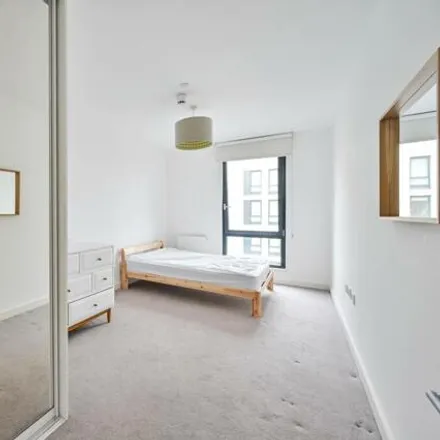 Image 5 - Regalia Point, 30 Palmers Road, London, E2 0FQ, United Kingdom - Apartment for rent