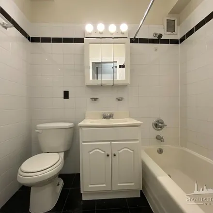 Image 4 - Yorkshire Towers, East 87th Street, New York, NY 10128, USA - Apartment for rent