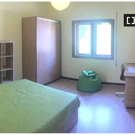 Rent this 4 bed room on Avenida Afonso Henriques 37 in 3000-011 Coimbra, Portugal