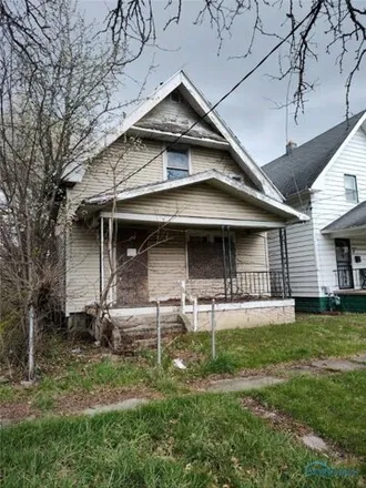 Buy this 3 bed house on 1818 Norwood Avenue in Toledo, OH 43607