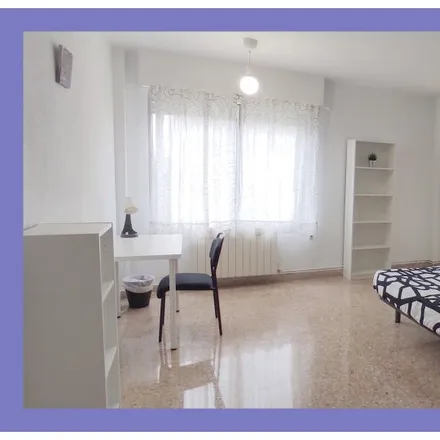 Rent this 5 bed room on Calle Pablo Iglesias in 28, 50018 Zaragoza