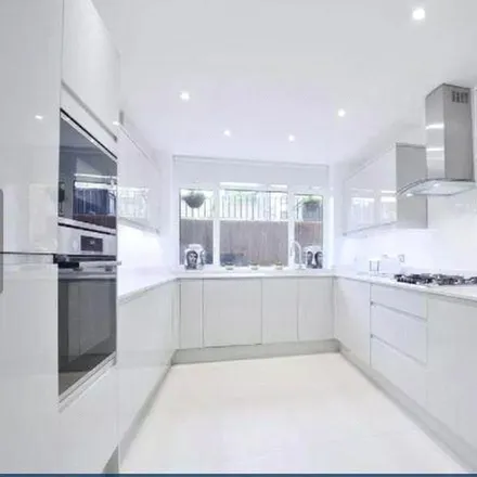 Image 2 - Primrose Hill Fast Tunnel, King Henry's Road, Primrose Hill, London, NW3 3QU, United Kingdom - House for rent