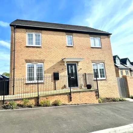 Rent this 3 bed duplex on Winder Avenue in Sheffield, S20 4AB