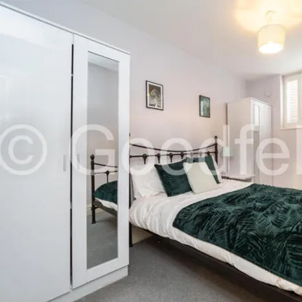 Image 6 - Earlsfield Road, London, SW18 4EL, United Kingdom - Room for rent