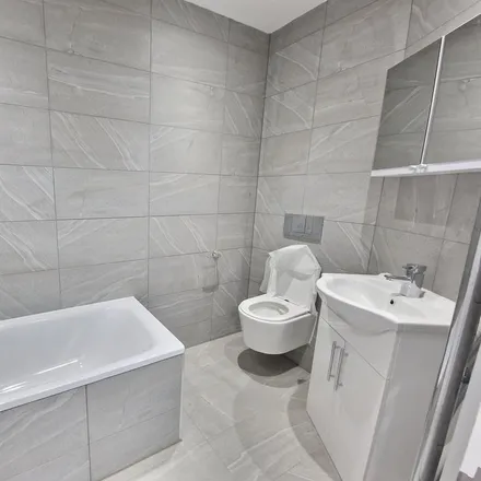 Image 5 - The Riding, London, NW11 8HN, United Kingdom - Apartment for rent