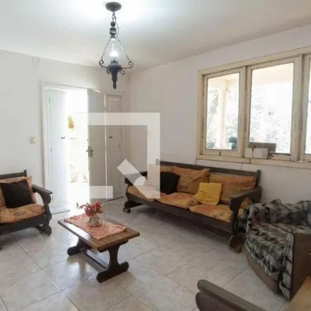 Rent this 3 bed house on Limiar in Estrada CIA Aeroporto, Jardim das Margaridas