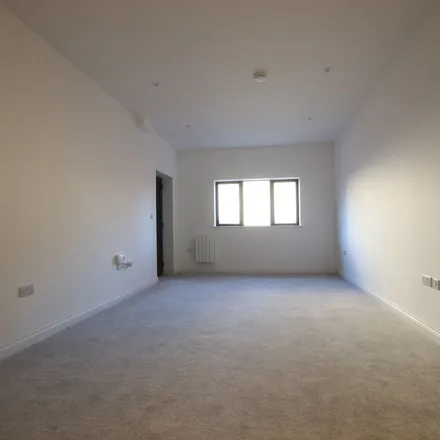Rent this 3 bed apartment on Co-op Food in 2 Fairview Road, London