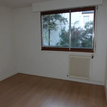 Rent this 6 bed apartment on 3 Place Magenta in 92210 Saint-Cloud, France