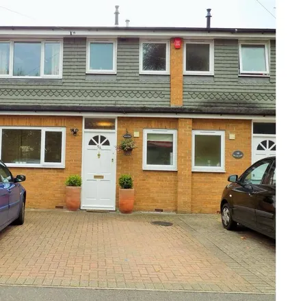 Rent this 3 bed duplex on Willow Close in Colnbrook, SL3 0LF