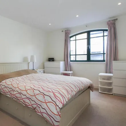 Image 5 - Butlers and Colonial Wharf, Shad Thames, London, SE1 2YP, United Kingdom - Apartment for sale