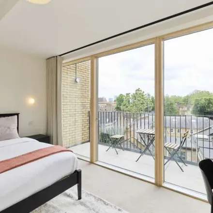 Image 6 - Mile End Road, London, E1 4BG, United Kingdom - Apartment for rent