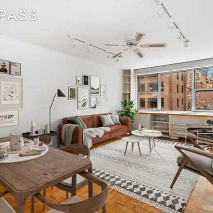 Image 1 - 221 East 50th Street, New York, NY 10022, USA - Apartment for sale