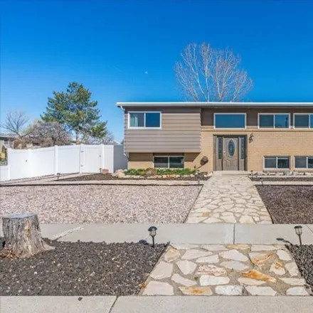 Image 2 - 4431 West Fassio Circle, West Valley City, UT 84120, USA - House for sale