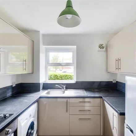 Rent this 2 bed apartment on Molyneux Drive in London, SW17 6BB