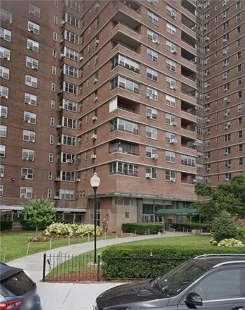 Buy this studio apartment on 473 FDR Drive in New York, NY 10002
