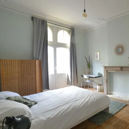 Rent this 7 bed room on Rue des Bollandistes - Bollandistenstraat 40 in 1040 Etterbeek, Belgium