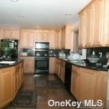 Image 7 - 15 Tottenham Place, Hillside Manor, Village of New Hyde Park, NY 11040, USA - House for sale