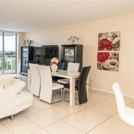 Image 3 - 2050 Canal Drive, San Souci Estates, North Miami, FL 33181, USA - Condo for sale