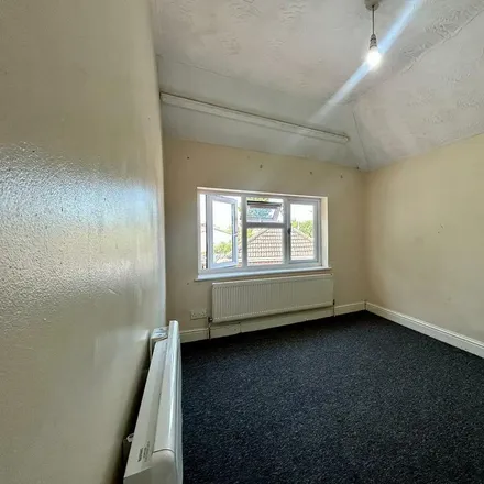 Image 6 - Rutland Avenue, High Wycombe, HP12 3JH, United Kingdom - Apartment for rent