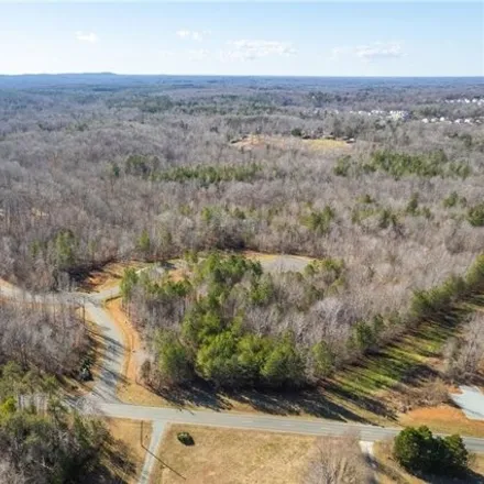 Image 8 - 2918 Forest Creek Ln, Mebane, North Carolina, 27302 - House for sale