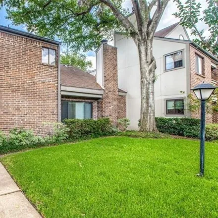 Rent this 3 bed townhouse on Kelsey-Seybold Clinic in 1111 Augusta Drive, Houston