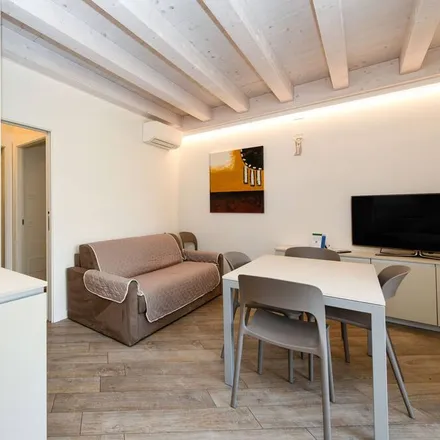 Image 8 - Peschiera del Garda, Viale Stazione, 37019 Peschiera del Garda VR, Italy - Apartment for rent