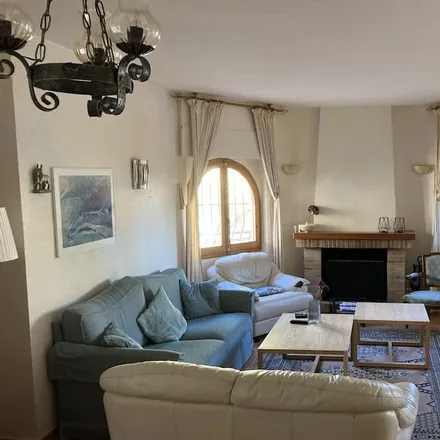 Rent this 3 bed house on Avinguda del Cautivador in 03580 l'Alfàs del Pi, Spain