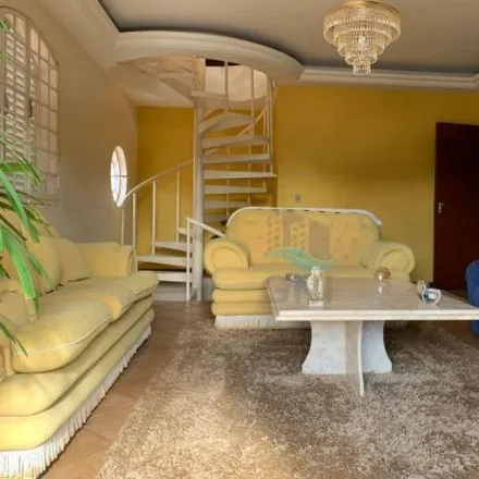 Buy this 5 bed house on Rua Aminthas de Barros in Higienópolis, Londrina - PR