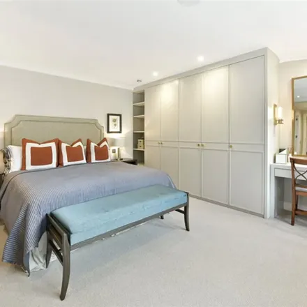 Image 2 - 33 Chesham Place, London, SW1X 8HB, United Kingdom - Townhouse for rent