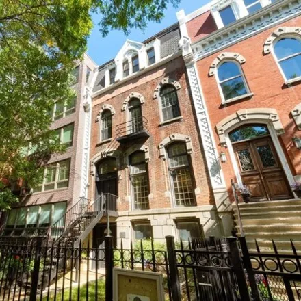 Buy this 8 bed house on 1239 North Dearborn Street in Chicago, IL 60610