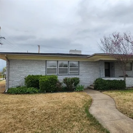 Buy this 2 bed house on 901 Southeast 9th Street in Pryor Creek, OK 74361