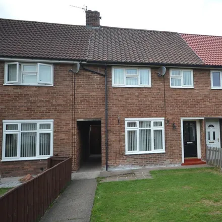 Rent this 3 bed townhouse on Brent Avenue in Hull, HU8 9PA