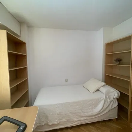 Rent this 3 bed apartment on Madrid in Rodilla, Carril bici Pasillo Verde