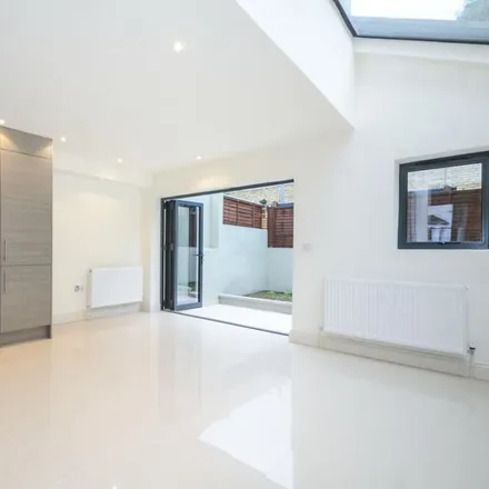 Image 5 - Hannell Road, London, SW6 7RA, United Kingdom - House for rent