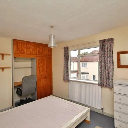 Image 6 - 10 Hereford Close, Fairlands, GU2 9TA, United Kingdom - Apartment for rent