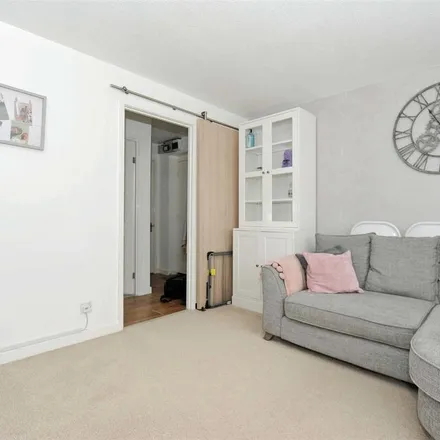 Image 3 - GSI, North Street, Rushden, NN10 6FF, United Kingdom - Apartment for rent
