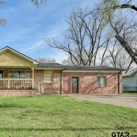 Buy this 4 bed house on 447 West South Street in Lindale, TX 75771