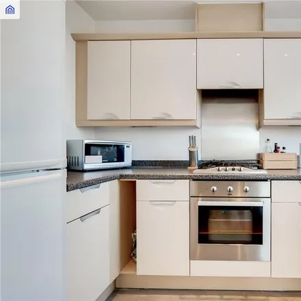 Image 4 - Armstrong House, Southwold Road, Upper Clapton, London, E5 9PB, United Kingdom - Apartment for rent