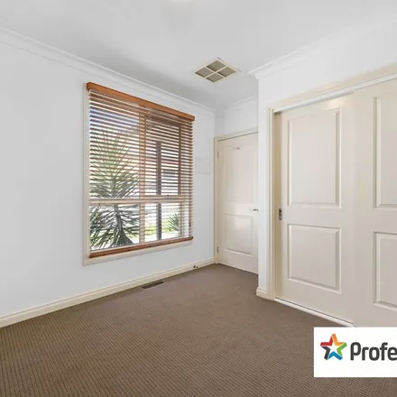 Image 3 - 21 Francis Crescent, Ferntree Gully VIC 3156, Australia - Apartment for rent