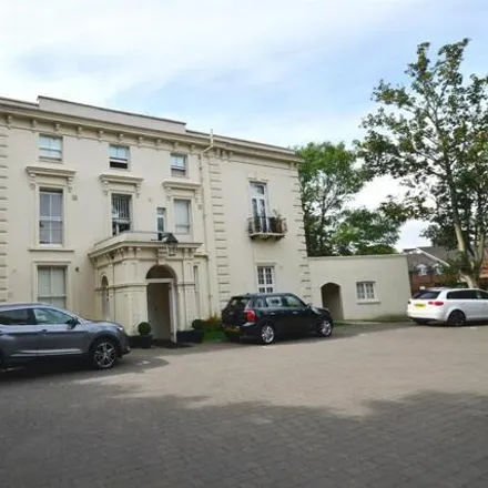 Image 4 - Duchess Grove, Buckhurst Hill, IG9 5HA, United Kingdom - Room for rent