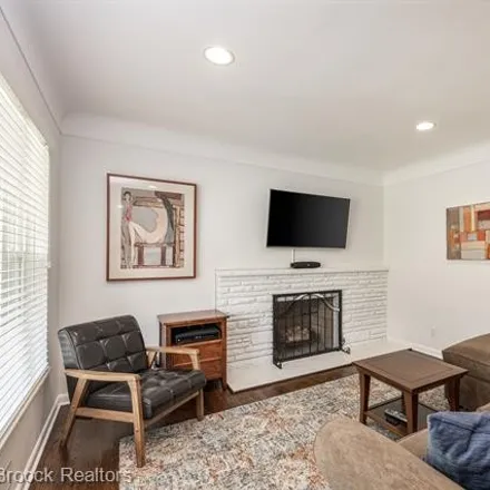 Image 3 - 16190 Beechwood Avenue, Beverly Hills, MI 48025, USA - House for sale