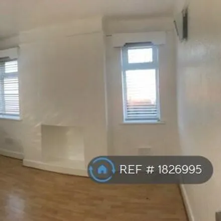 Image 5 - Squires Court, Abingdon Road, London, N3 2RH, United Kingdom - Room for rent