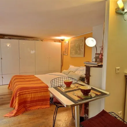 Image 4 - 1 Avenue Victoria, 75004 Paris, France - Apartment for rent