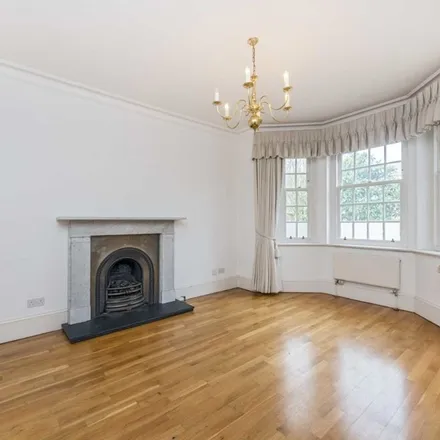 Rent this 6 bed apartment on unnamed road in Strand-on-the-Green, London