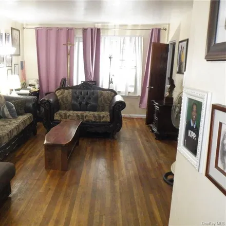 Image 6 - 4211 Wilder Avenue, New York, NY 10466, USA - House for sale
