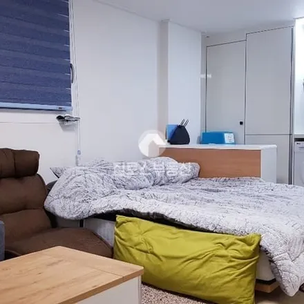 Rent this studio apartment on 서울특별시 강남구 삼성동 115-34